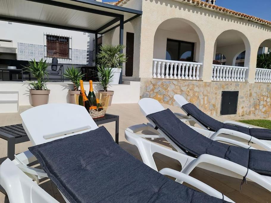 אוריהואלה Villa On The Beach Playa Flamenca מראה חיצוני תמונה